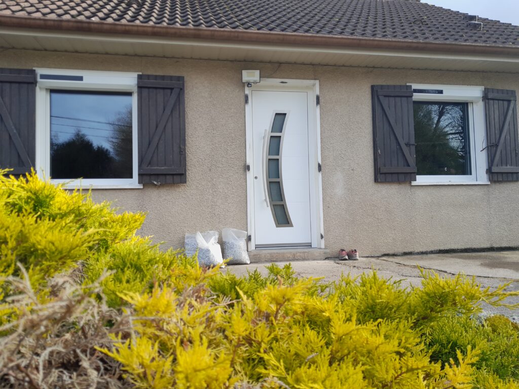 porte d'entrée avec verre à motif