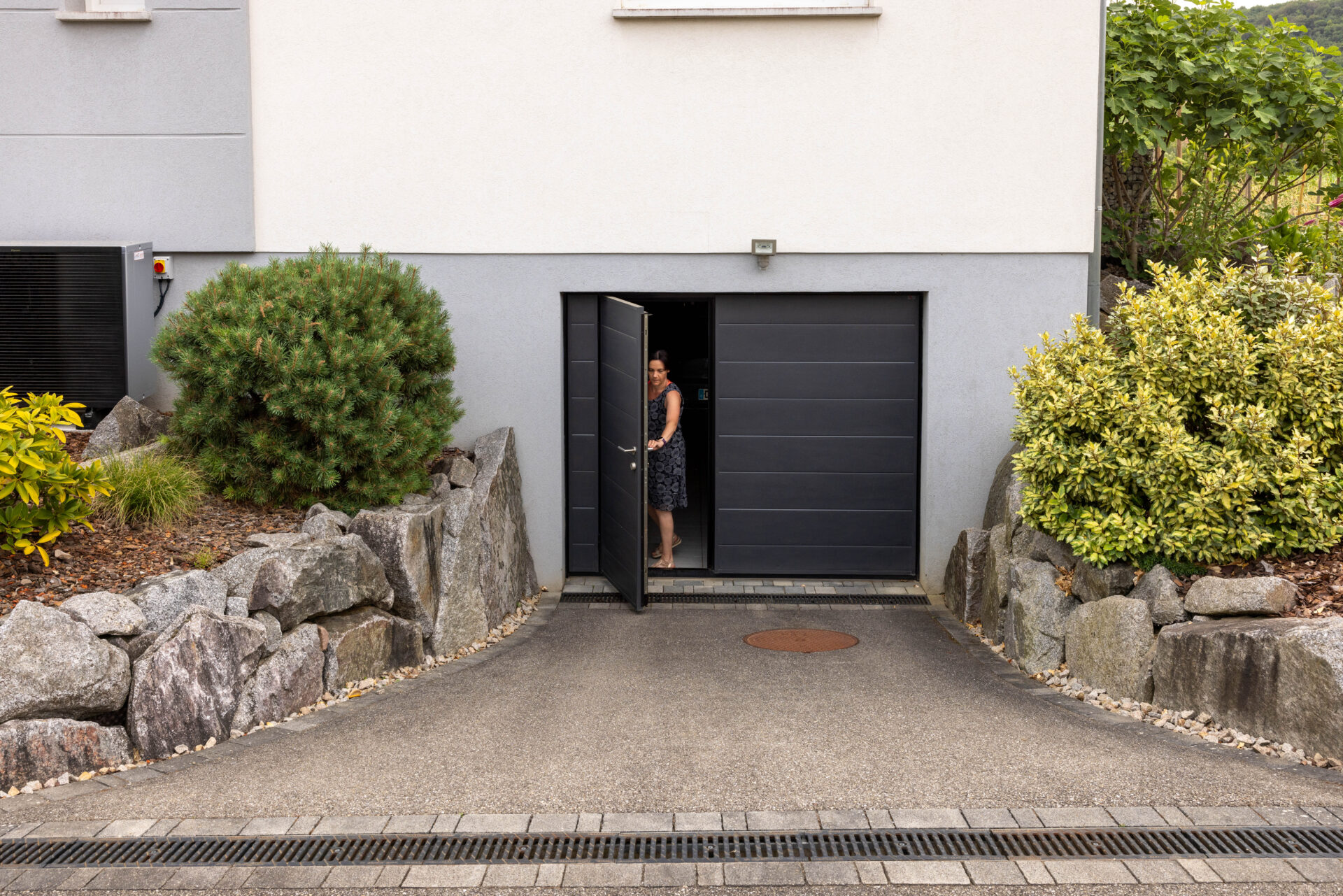 port de garage avec portillon 