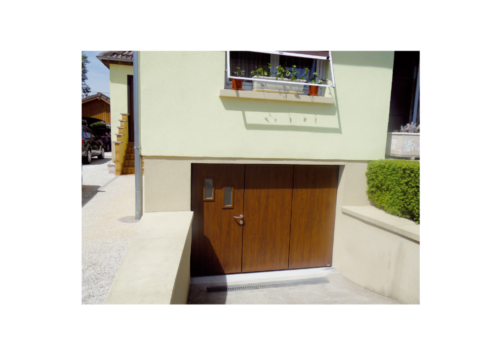 porte de garage battante  avec trois battants